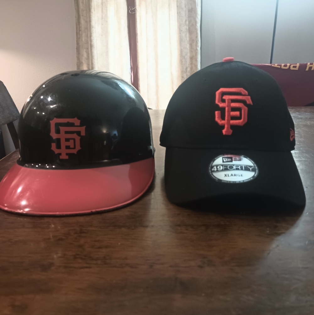 San Francisco Giants New Era Baseball Cap with retro collectible batting helmet.